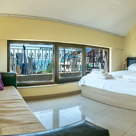 Laguna Beach With Sea View Apartment